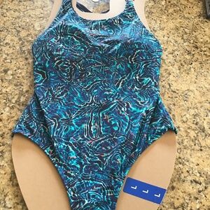 NWT Tyr women’s one piece swimsuit